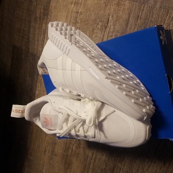 adidas Originals Women's Smooth Runner Sneaker 7 MULTIX pink/white New/BOX